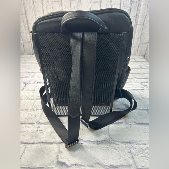 Cluci Vegan Leather Black Backpack - Picture 3 of 10